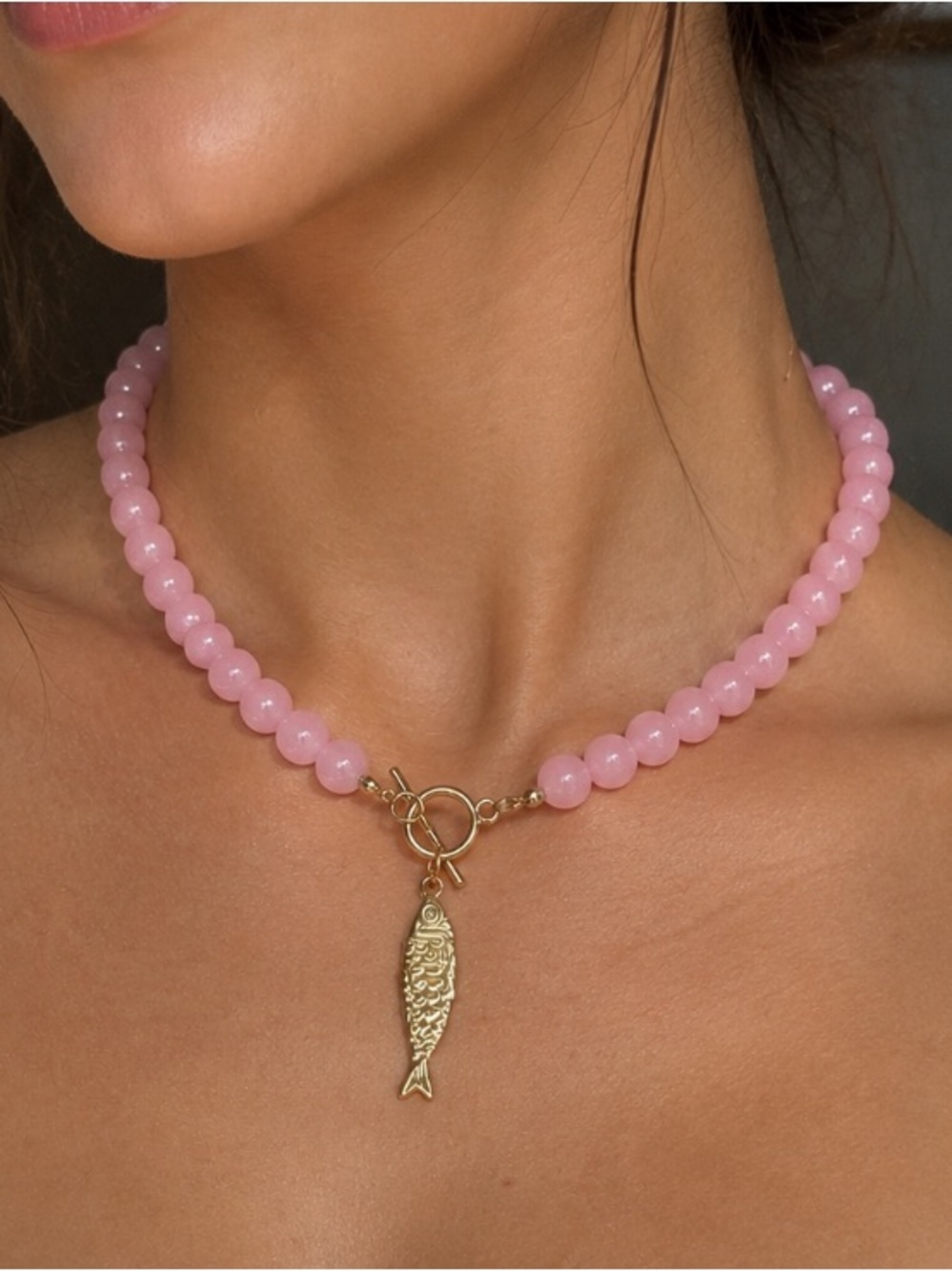 NEW! Trendy Gold Fish Charm Pink Beaded Necklace. 🌸 🐠 A1-37